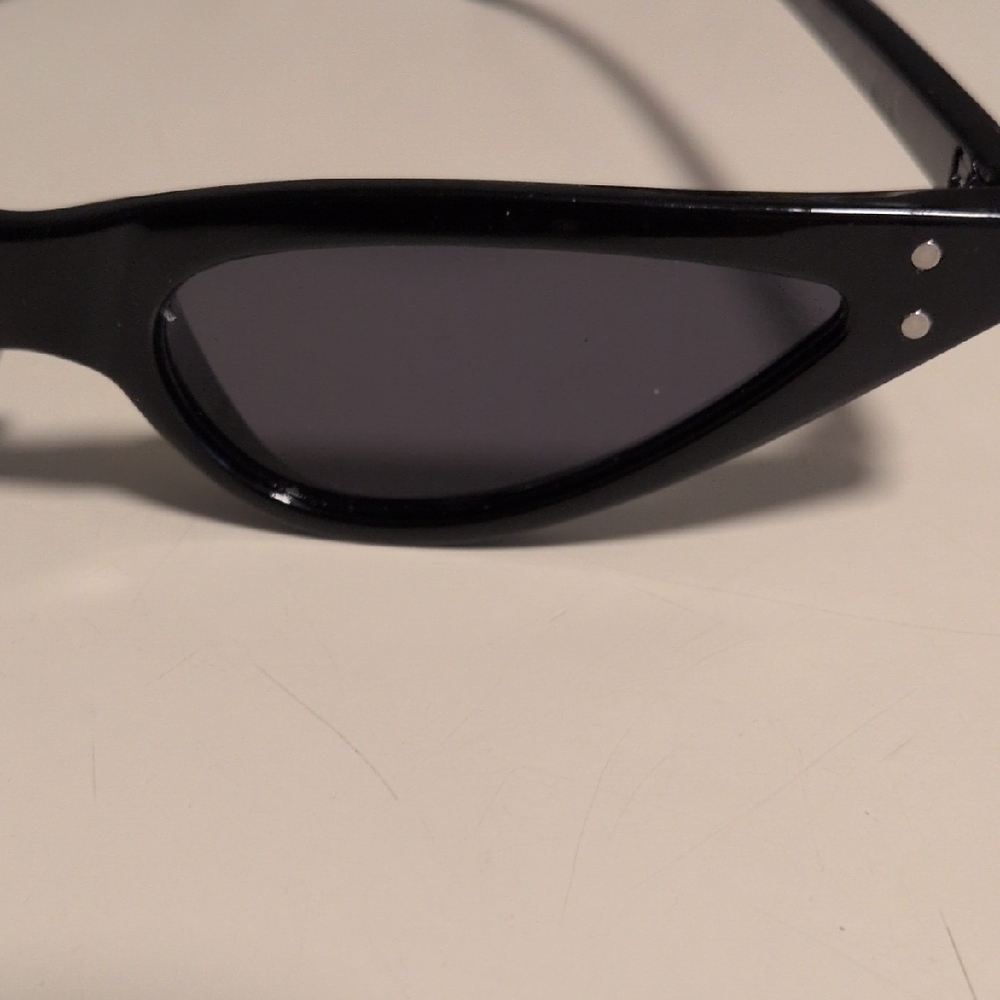 Classic Black Sunglasses - Picture 3 of 10